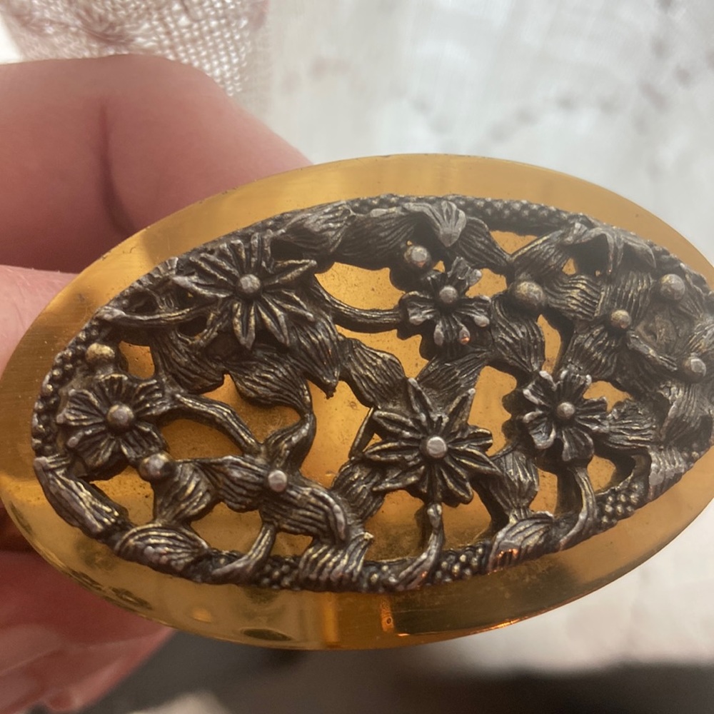 Vintage gold stretch women’s belt .buckle is two-tone with flowers hook closure.